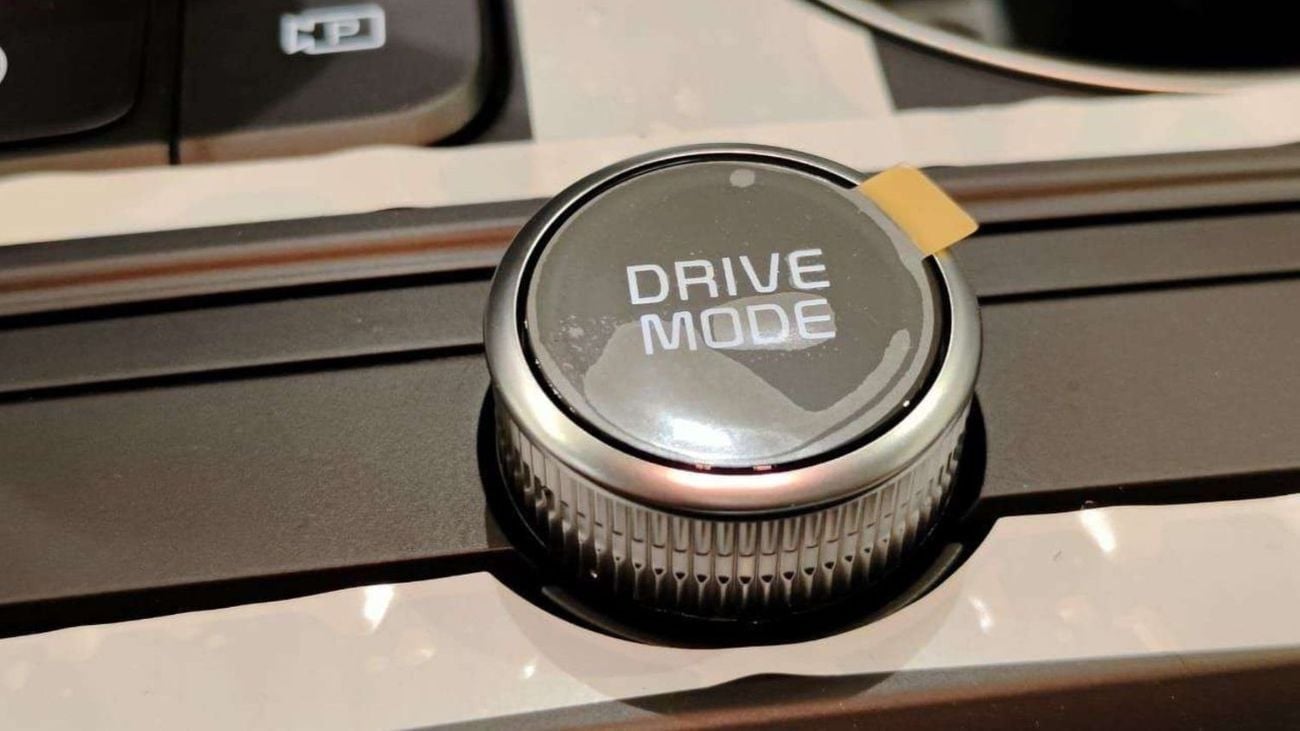 Kia K5 2.5L GDI DOHC, 4-cylinder, Dual CVVT (Euro 4). 5 Seater. 4 Door. FWD