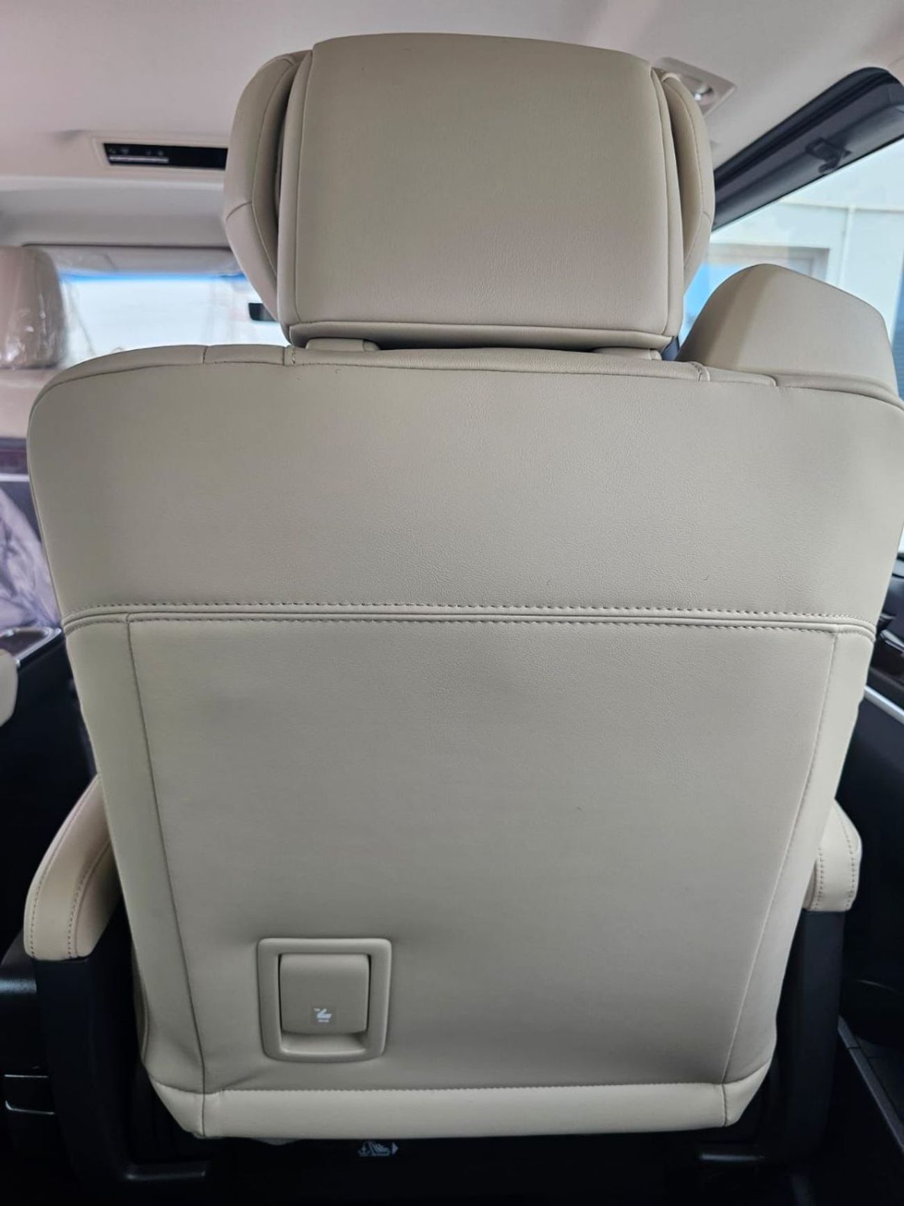 تويوتا جرافينا 2026 Toyota Granvia Premium (Full-Option with Radar) 6-Seater 3.5L V6 Petrol A/T RWD Export Only