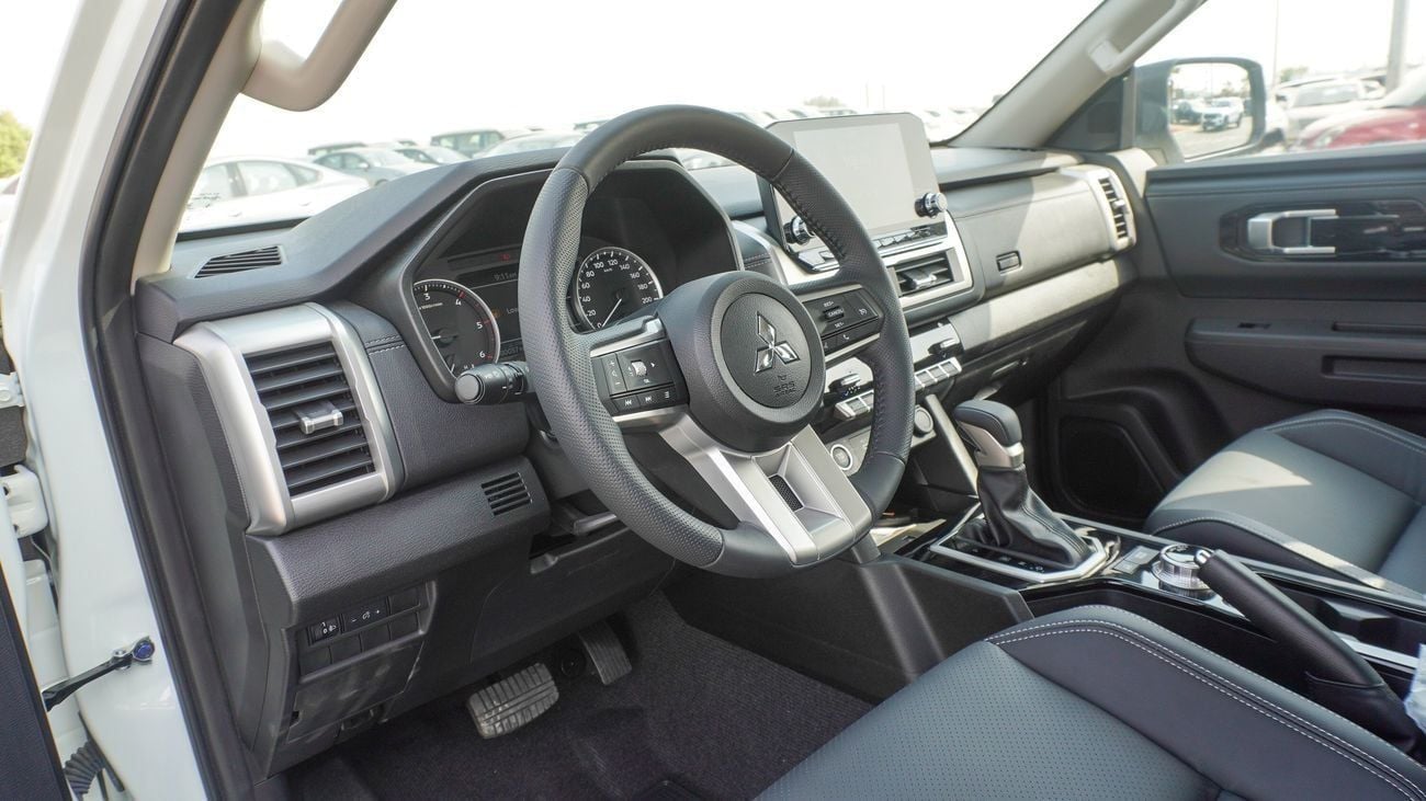 Mitsubishi L200 Brand New Mitsubishi L200 GLS 2025 Export 2.5L 4WD M/T|White/Black|L200-GLS-AT-25|