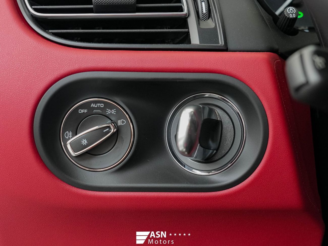 بورش ماكان Pursuing Dreams Edition 2025 2.0 Turbo (Export Price)