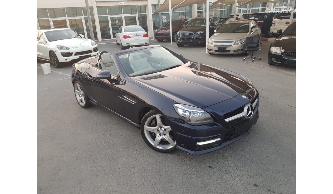 Mercedes-Benz SLK 200 model 2015 Gcc full service full option low mileage 70thousand only car one ow