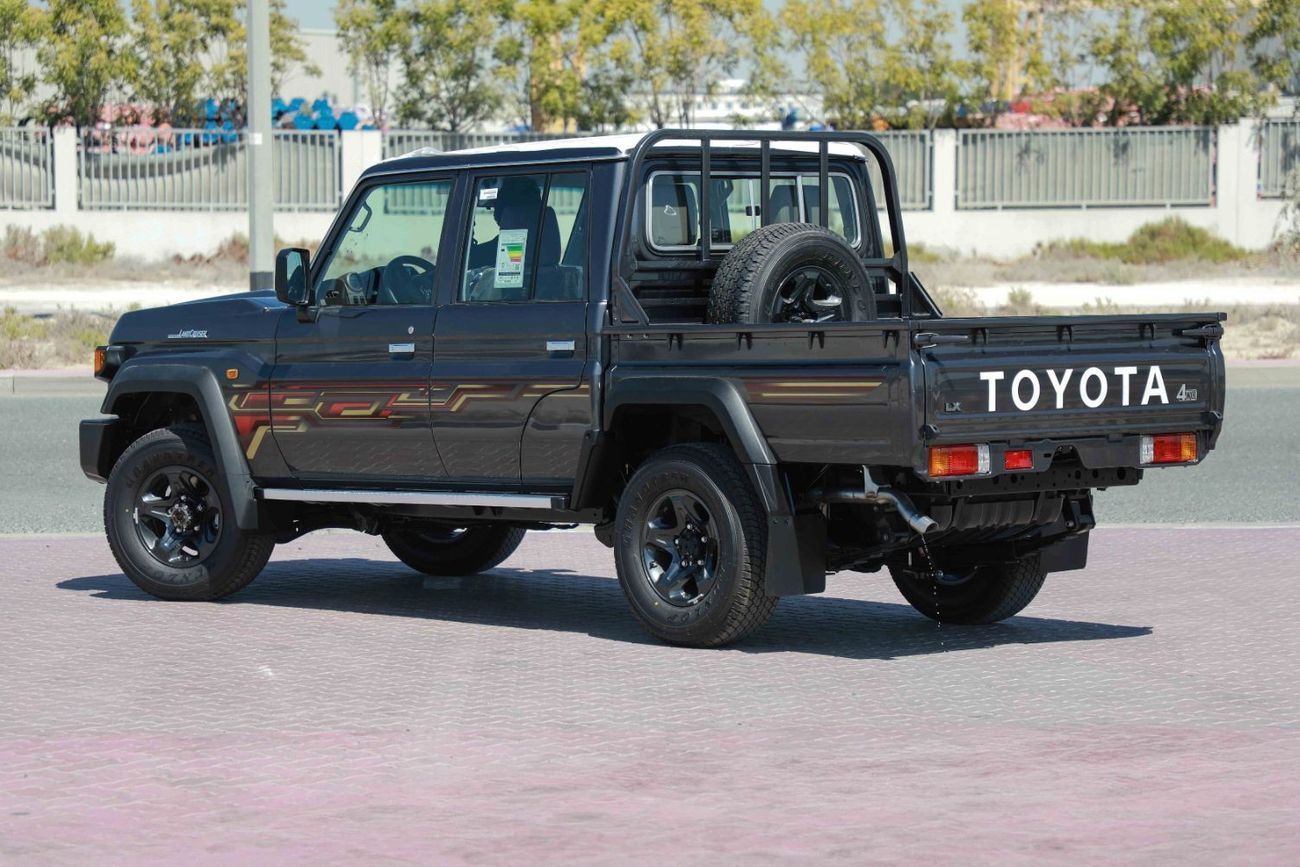 تويوتا لاند كروزر بيك آب 2025 TOYOTA LC79 LAND CRUISER PICK UP DOUBLE CAB 2.8 - GREY METTALIC inside BEIGE | Export Only