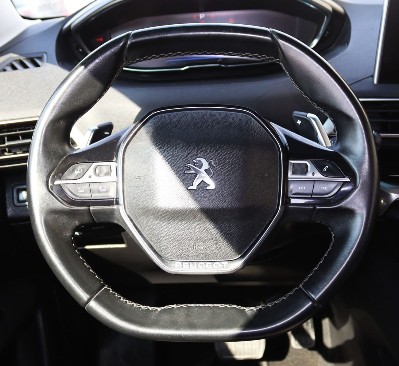 بيجو 3008 بيجو 3008 موديل 2020 - خليجي - بدون حوادث، محرك 1.6L - بحالة ممتازة