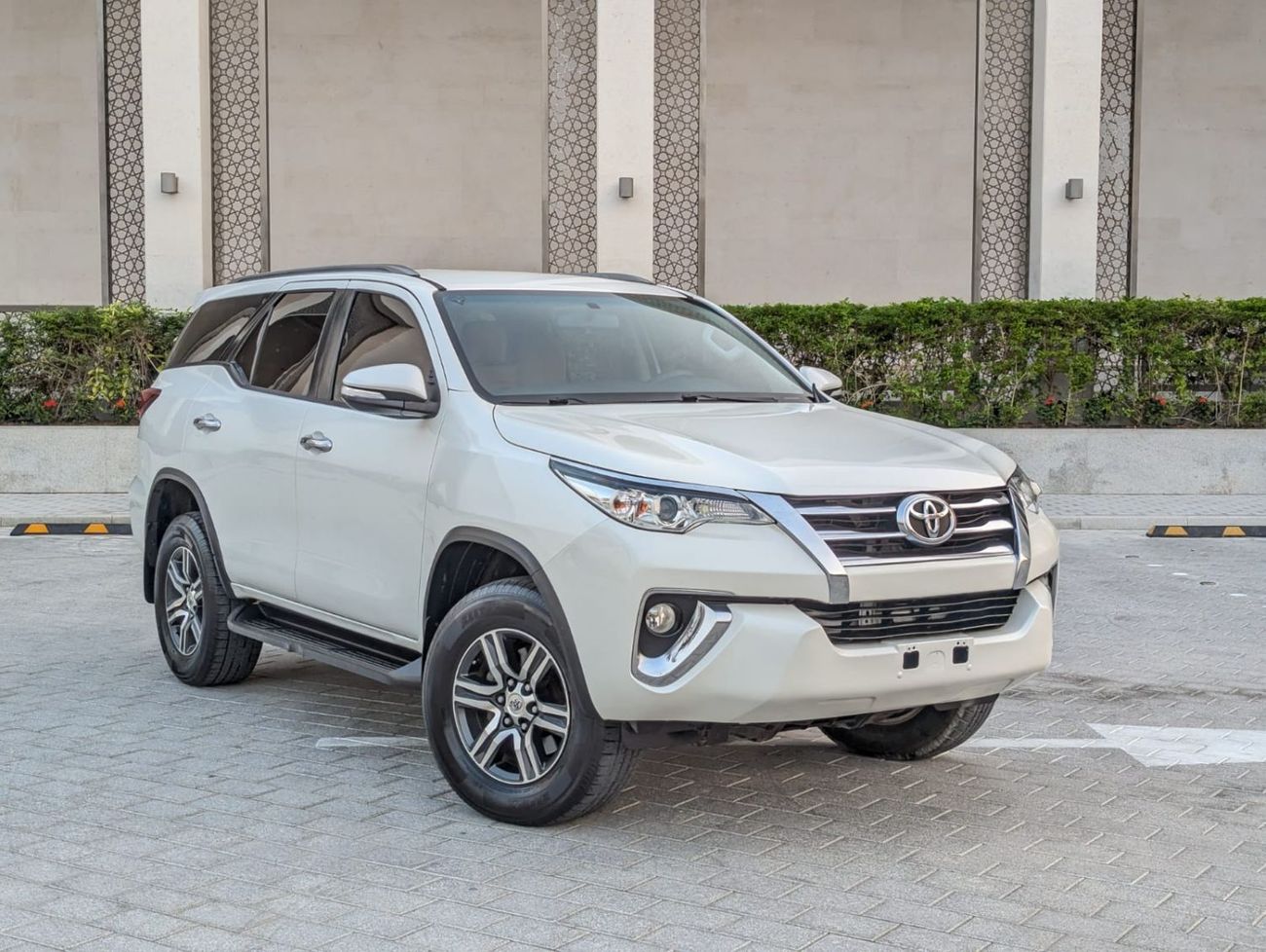تويوتا فورتونر Toyota Fortuner 2016 LHD petrol engine 2.7 Gcc specs white