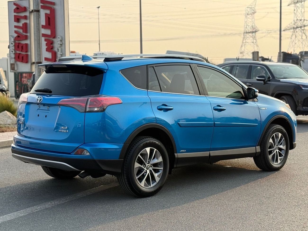 Toyota RAV4 XLE 2.5L Hybrid