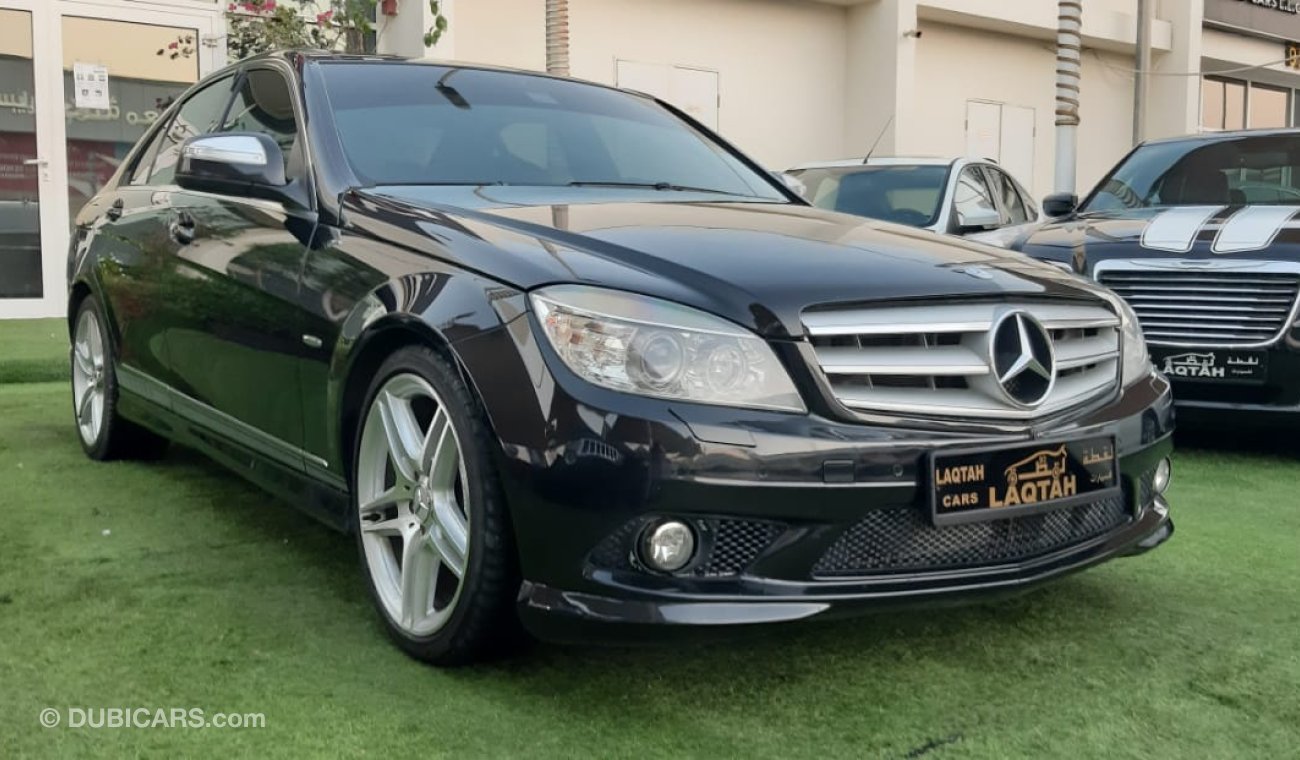 مرسيدس بنز C 230 خليجى - بانوراما - جلد -كاميرا - شاشة - جلد لونين - أنوار ضباب رنجات حساسات  بحالة ممتازة