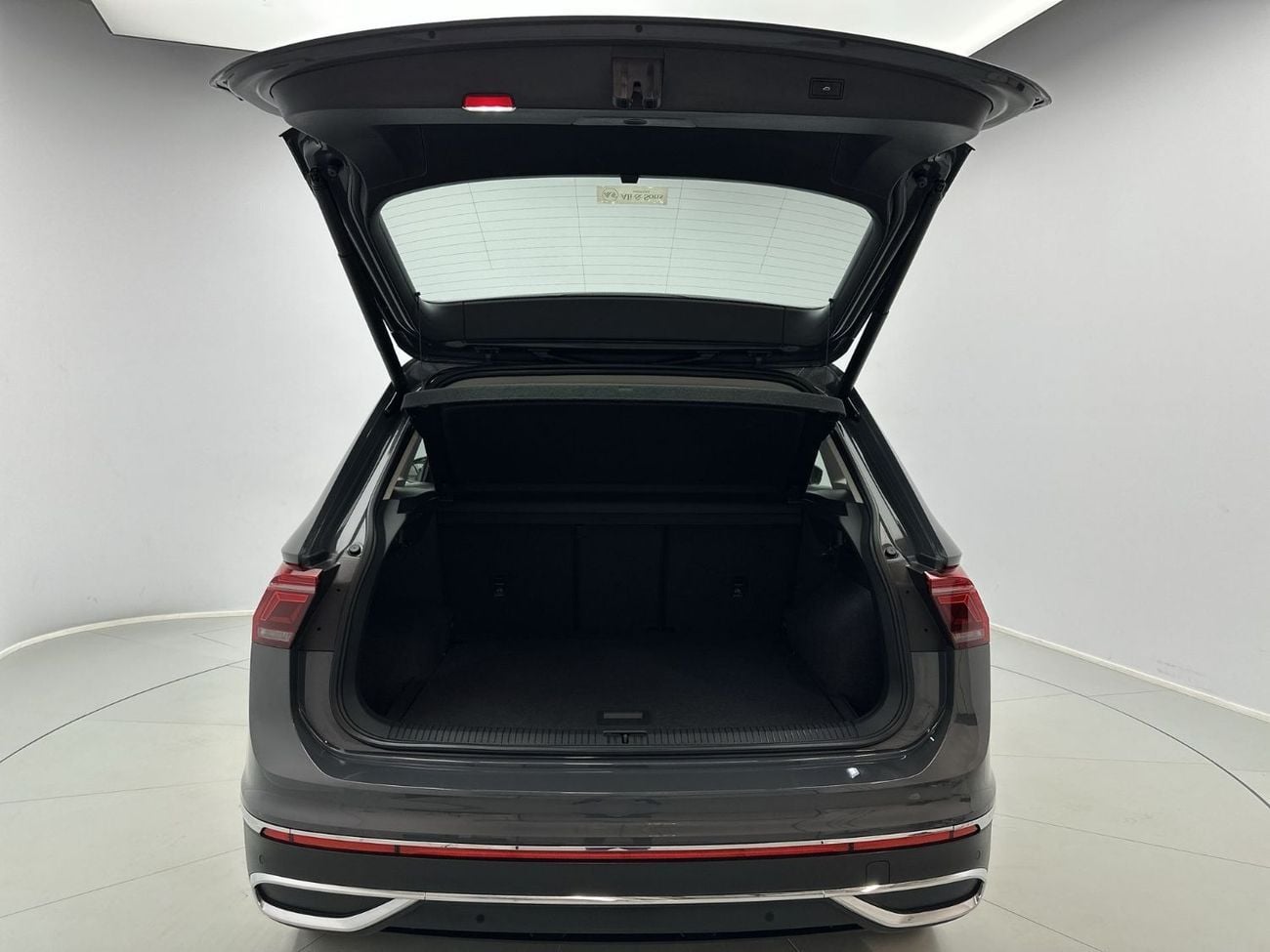 Volkswagen Tiguan Tiguan Elegance (Old Shape) (Ref#43379) / WAS 139,900 AED - NOW 127,900 AED