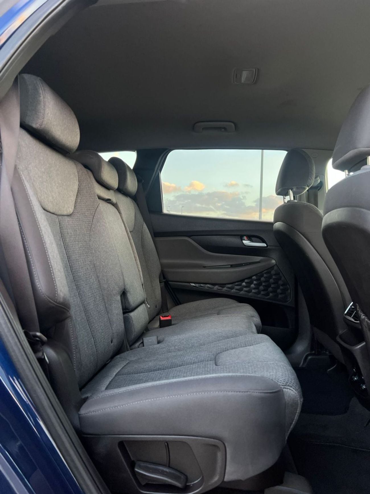 Hyundai Santa Fe STD (NON GCC) 2019 Hyndai Santafe Fe 2.4L V4 FWD - Rear Camera & Sensor