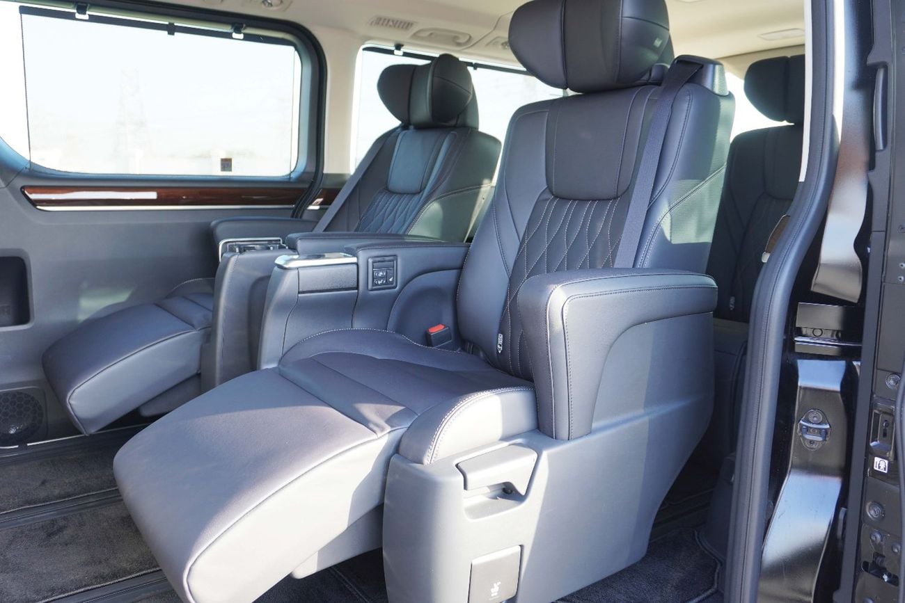 تويوتا جرافينا PREMIUM 3.5L LUXURY VAN 2026 MODEL