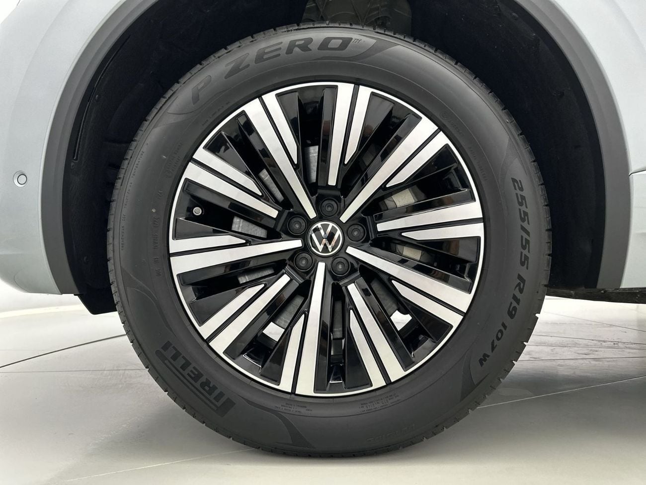 فولكس واجن تيجوان Touareg Elegance + Tirano (Ref#02374) / 42,100 AED SAVINGS from New Car