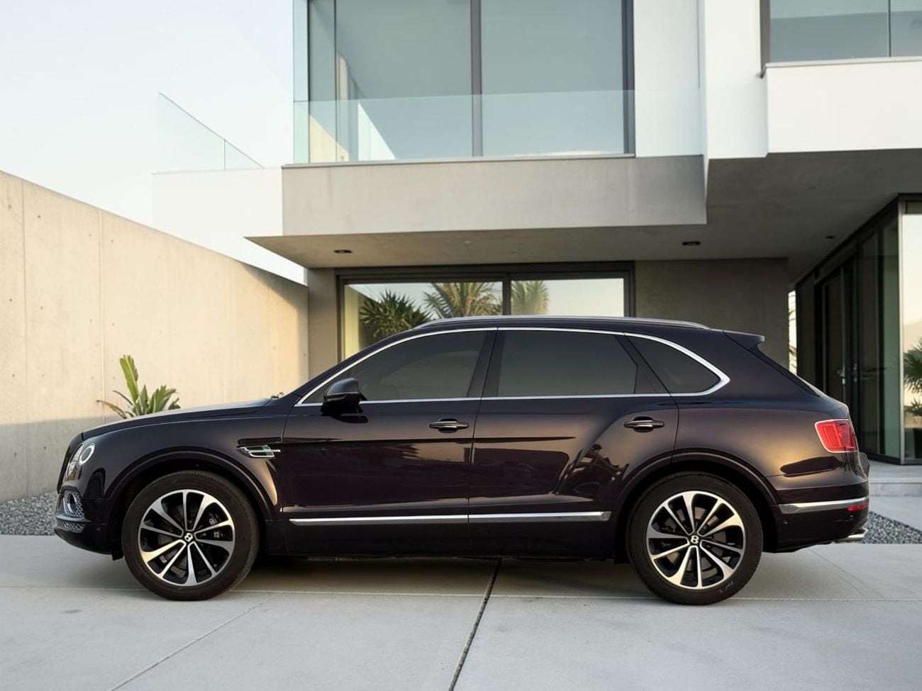 بنتلي بينتايجا AED 3,990 P.M | 0% DOWN PAYMENT | BENTLEY BENTAYGA | 6.0L W12 | 2017 | GCC SPECS
