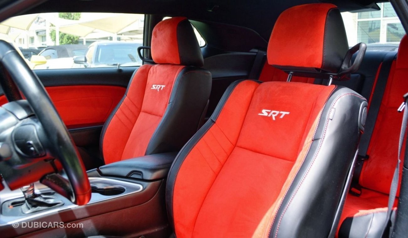 دودج تشالينجر Challenger SXT V6 3.6L 2019/ SRT Kit/ Leather Interior/ Low miles/ Excellent Condition