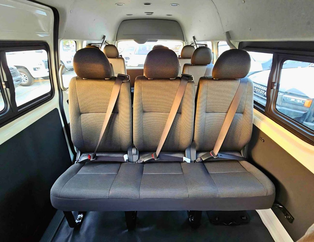 Toyota Hiace HIGHROOF / DX / OLD SHAPE / M/T / 2.5L V4 DIESEL / BLACK BUMPER / 13 STR(FOR AFRICA) (CODE # H25MHF)