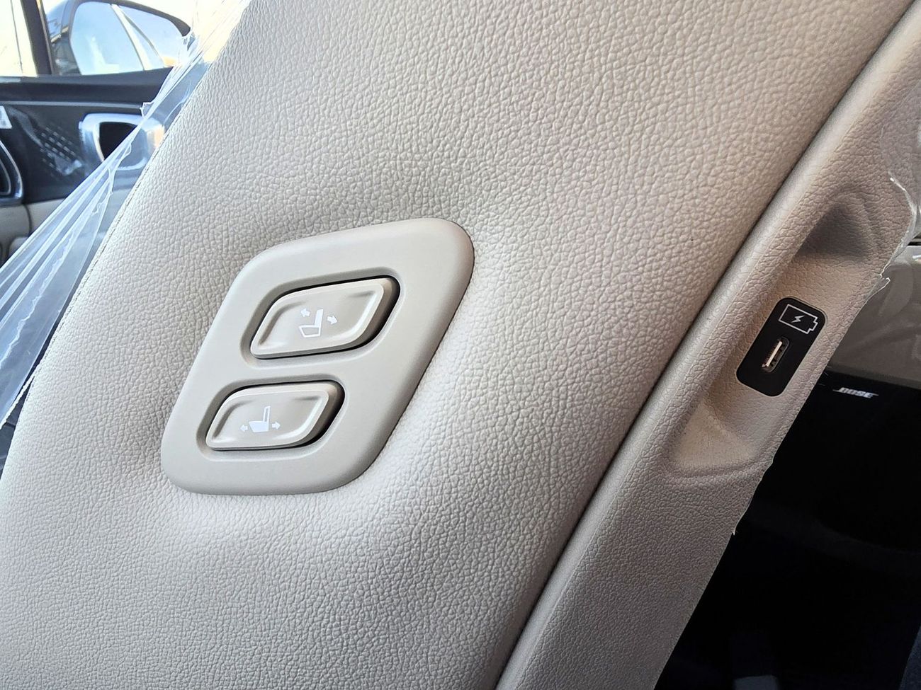 كيا سورينتو KIA SORENTO MQ4 HEV AT 7P 1.6L SUV AWD 5Doors black color 2026 Model