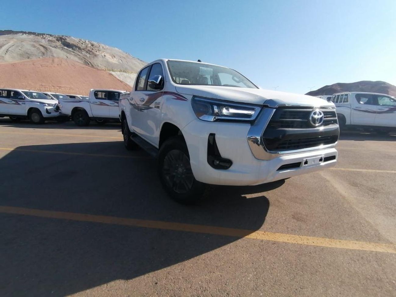تويوتا هيلوكس Toyota Hilux SR5 2.4L 4*4 Diesel 2025