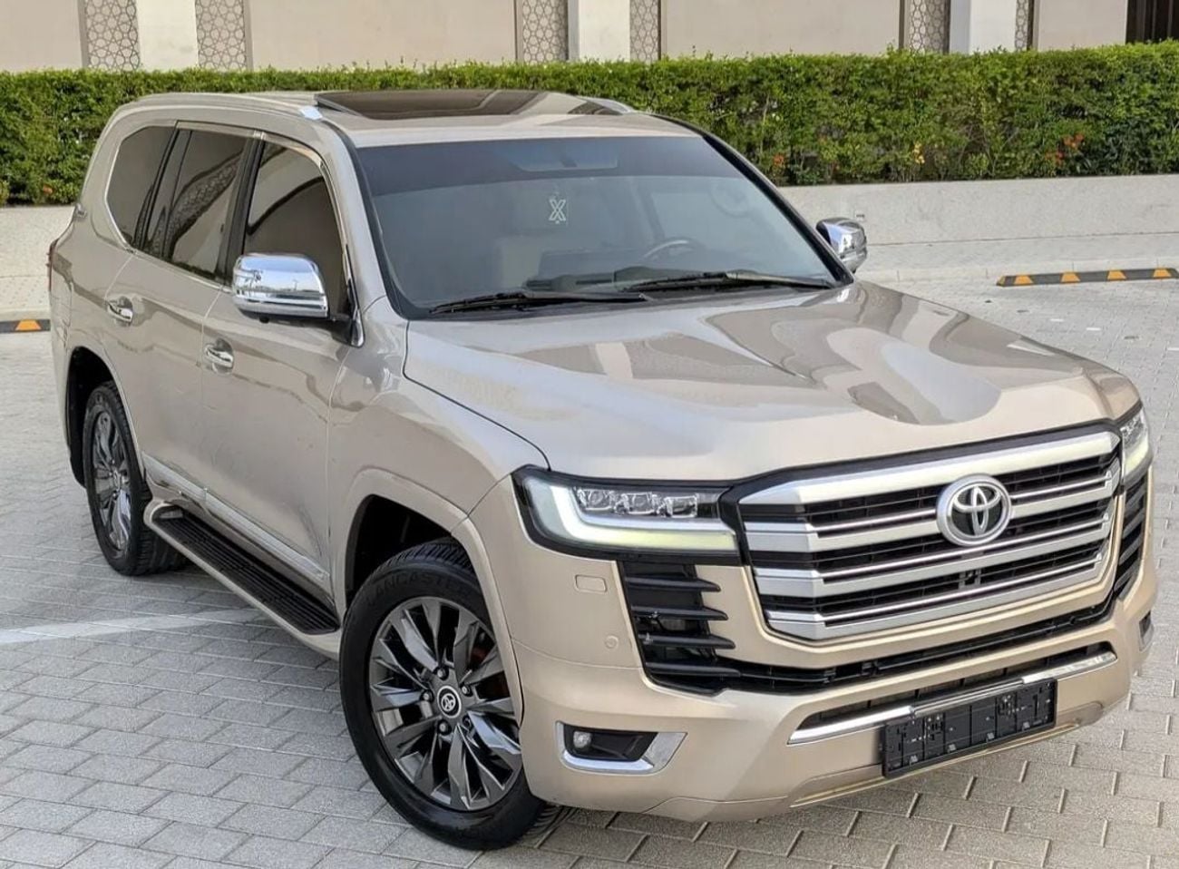 تويوتا لاند كروزر Toyota landcruise 2011model Facelifted 2025 GXR 4.0L v8 petrol Engine Colour Gold push start Transmi