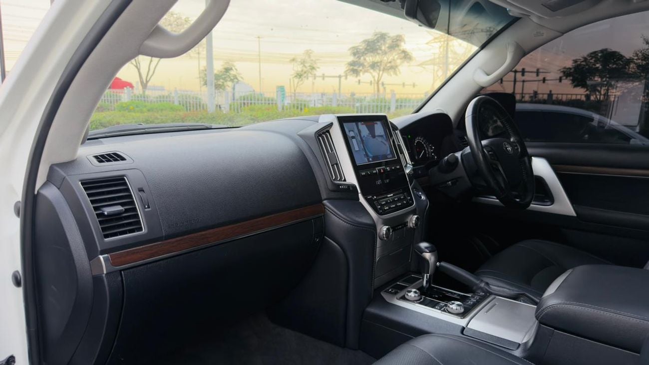 Toyota Land Cruiser 2019 | 4.5L DIESEL | AT | RHD | HEAVY BULL BAR WITH LED FOCUSED LIGHTS | PUSH START ENGINE | REAR CL