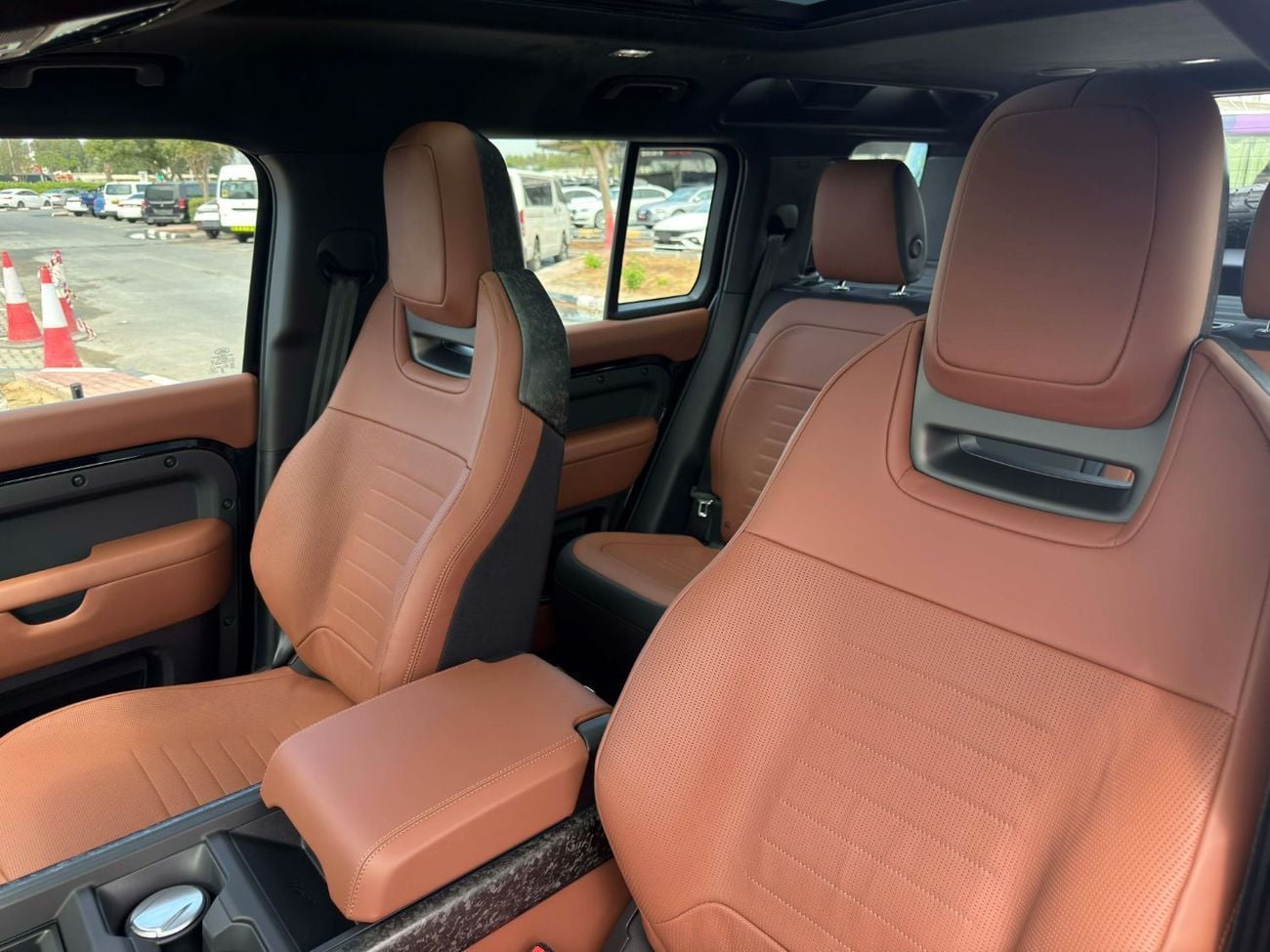 Land Rover Defender GCC SPEC UNDER WARRANTY AND SERVICE