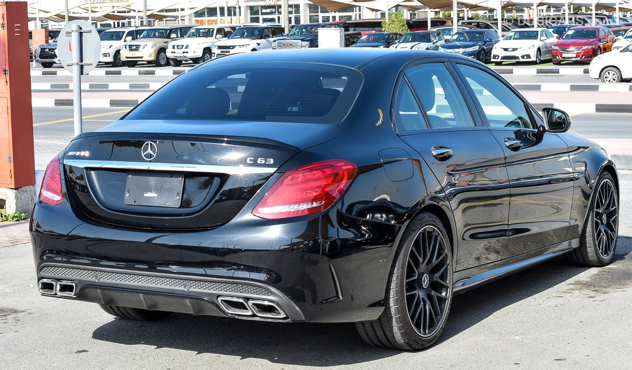 مرسيدس بنز C 63 AMG Clean Title، ضمان شامل مجاني لمدة سنة علي جميع السيارات