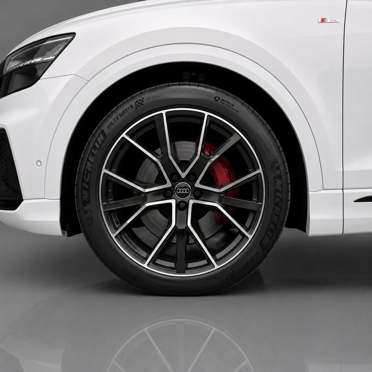 أودي Q8 55 TFSI AED 3,449 P.M • 0% Downpayment • Audi Q8 55 TFSI S Line • Agency Service Contract