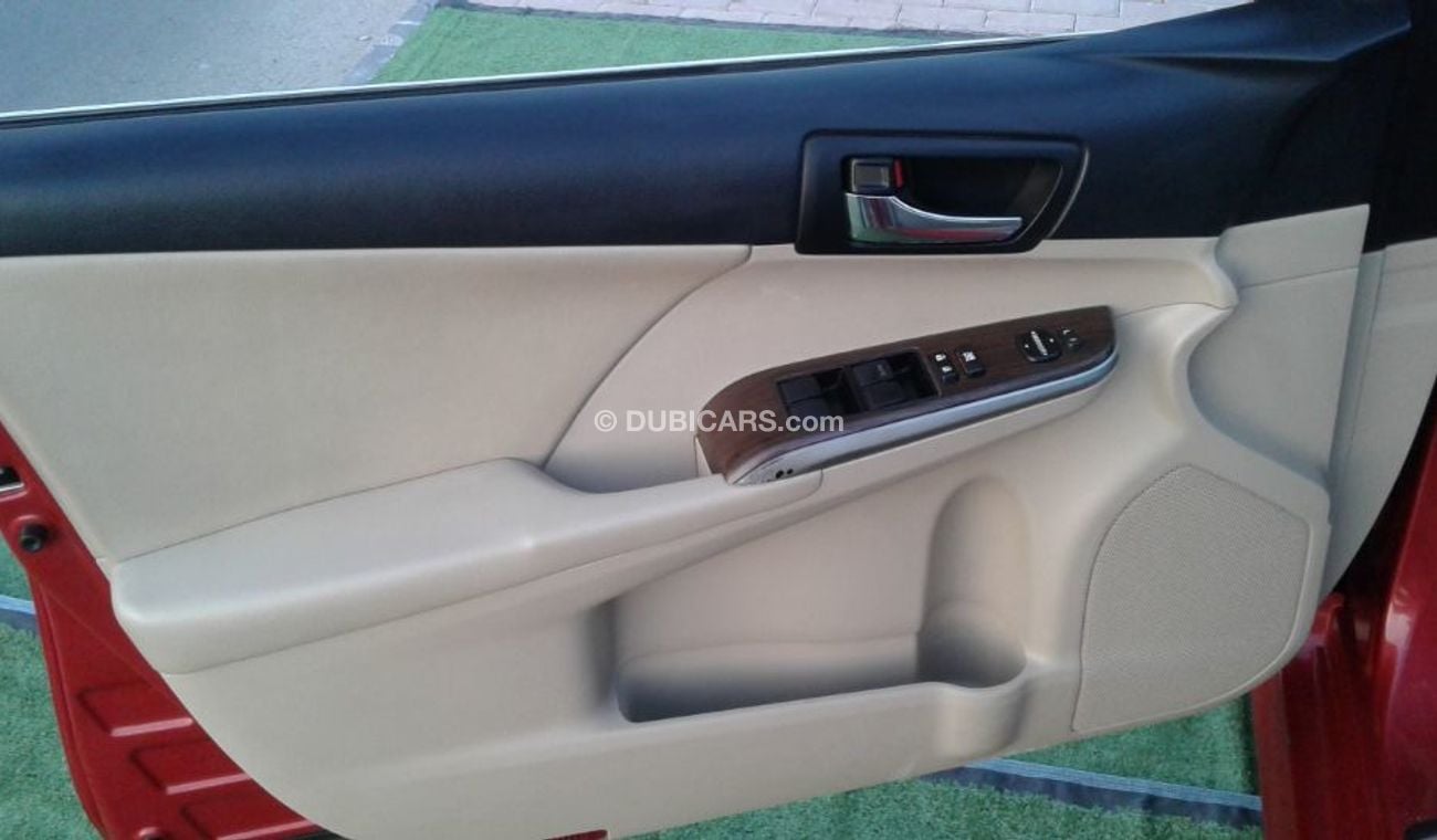 تويوتا كامري تويوتا كامرى عنابى خليجى 2013 فتحة سقف فول ابشن بحالة جيدة