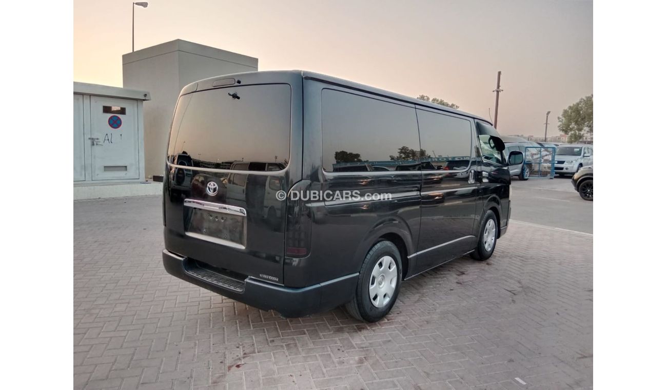 Toyota Hiace TOYOTA HIACE VAN RIGHT HAND DRIVE (PM1616)