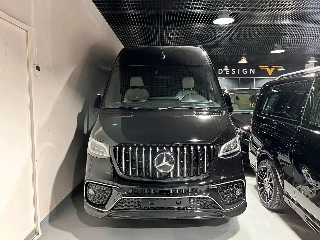 Mercedes-Benz Sprinter VVIP MERCEDES with Bathroom, Additional AC and Air Suspension - 2 Years Warranty VLINE