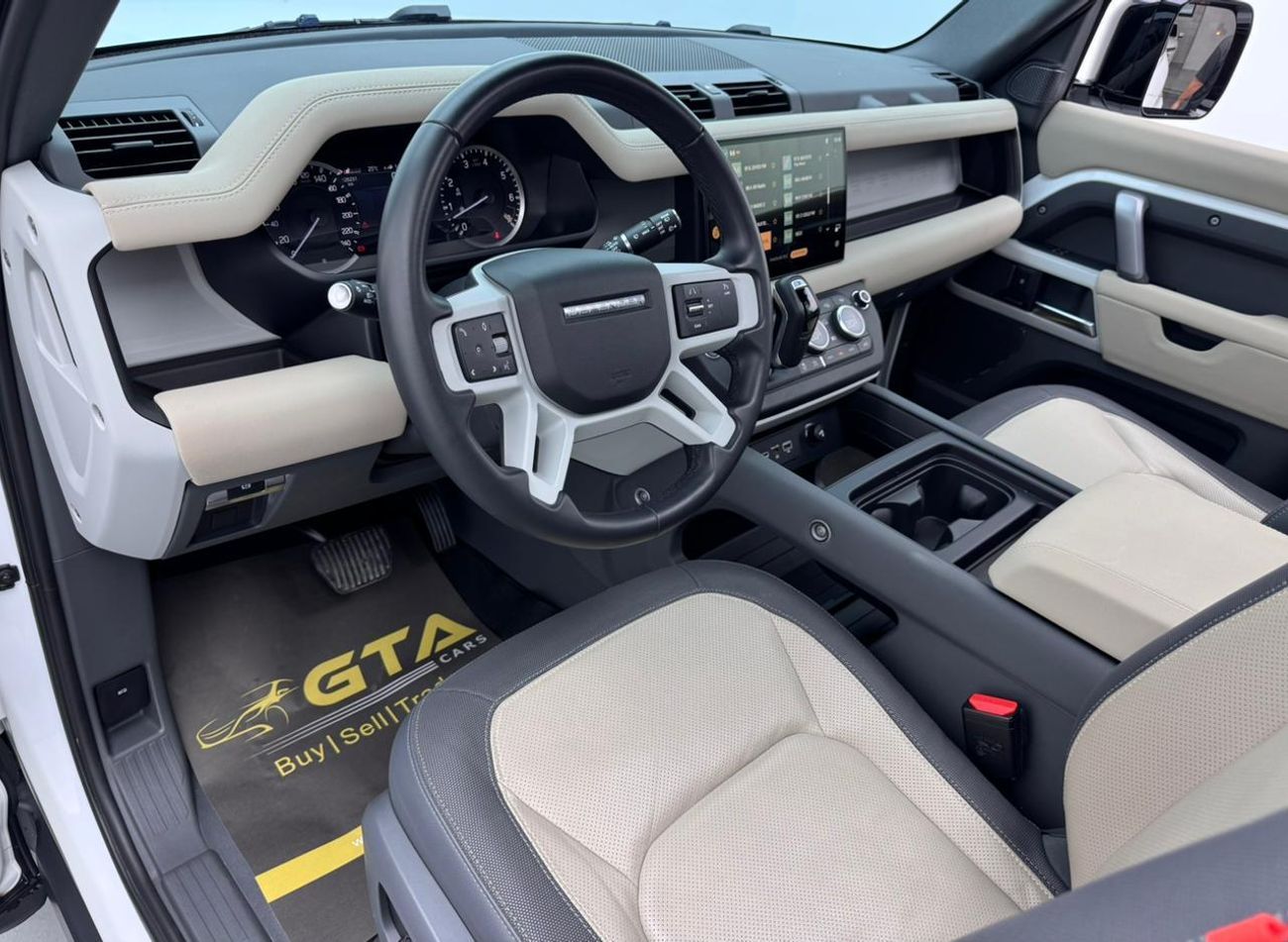 Land Rover Defender P300 90 X-Dynamic SE 3.0L (5 Seater) 2023 Land Rover Defender 90 X-Dynamic SE P400, 2027 Land Rover