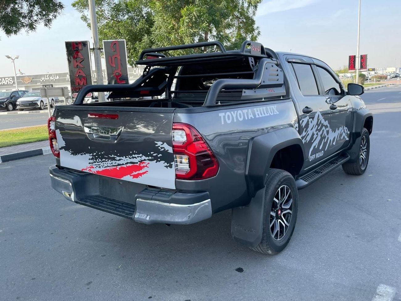 تويوتا هيلوكس diesel 2.8 liter automatic right hand drive leather seats with back camera