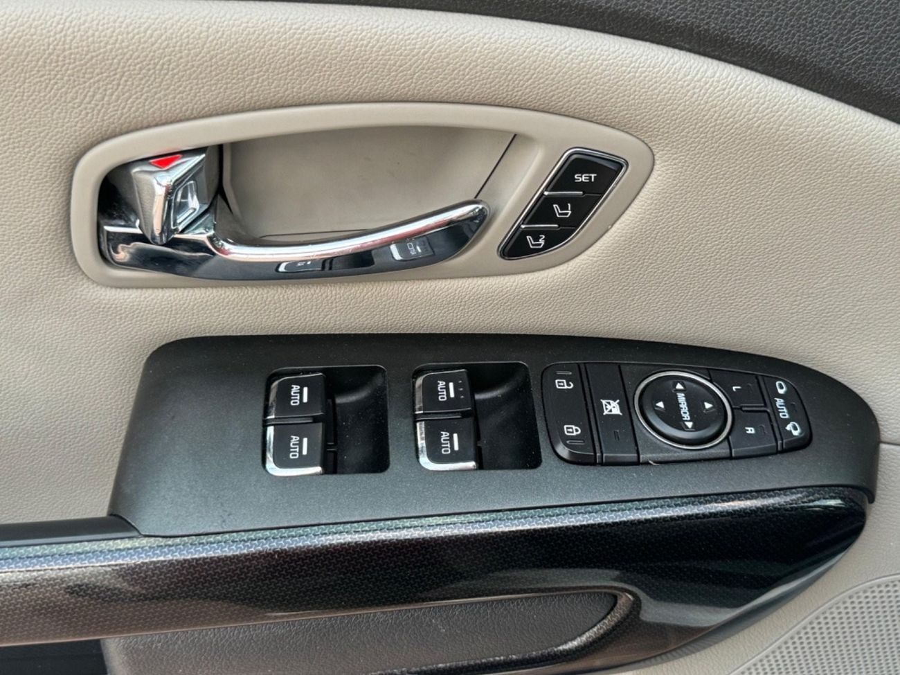 Kia Sedona 2017 - 7 SEATS FAMILY CAR LOW KM US SPEC