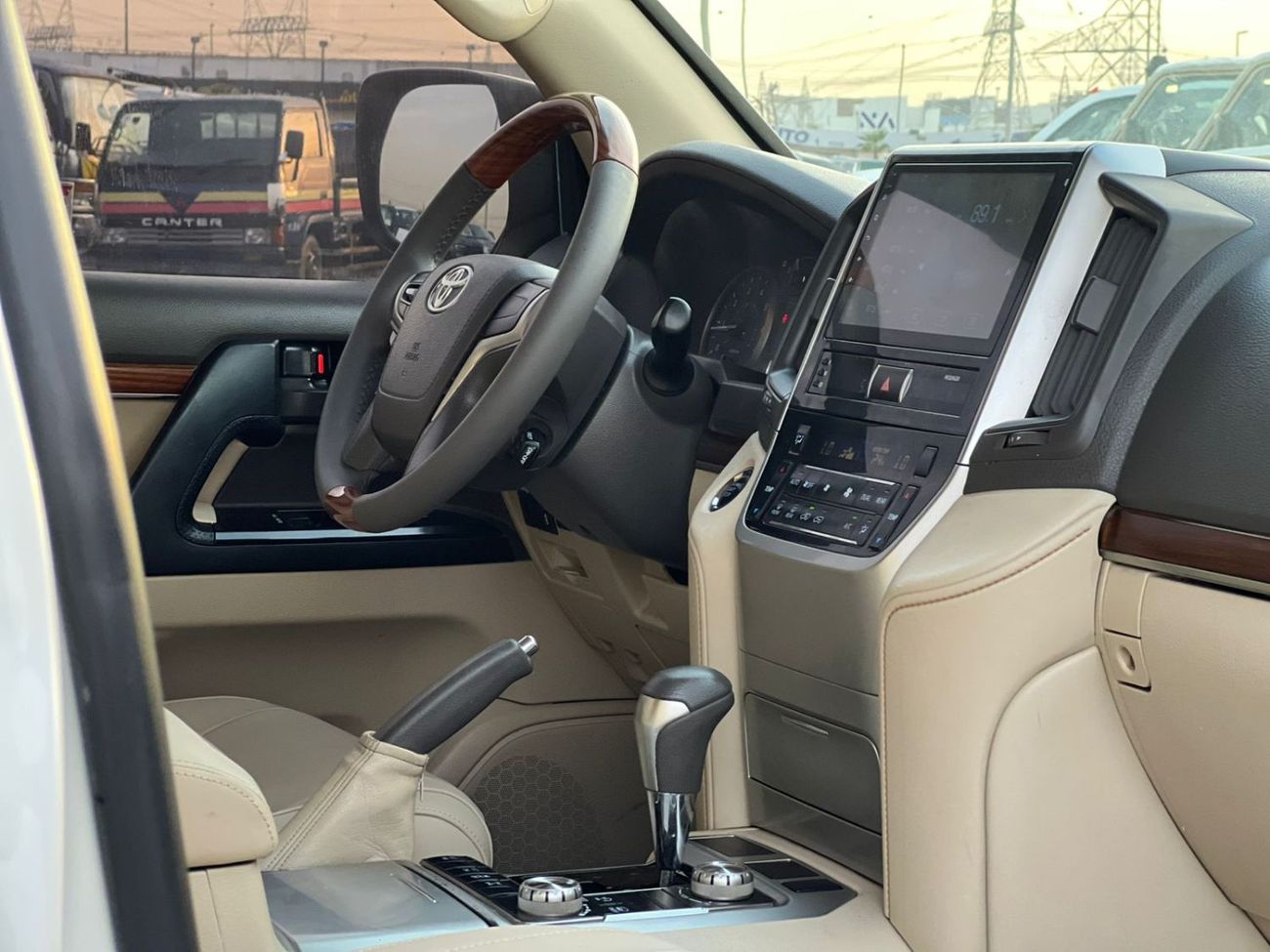 Toyota Land Cruiser 2018 Toyota Land Cruiser EX.R 4.0L V6 - AWD 4x4 - GCC - Leather Seat - Rear Camera & Sensor - Accide