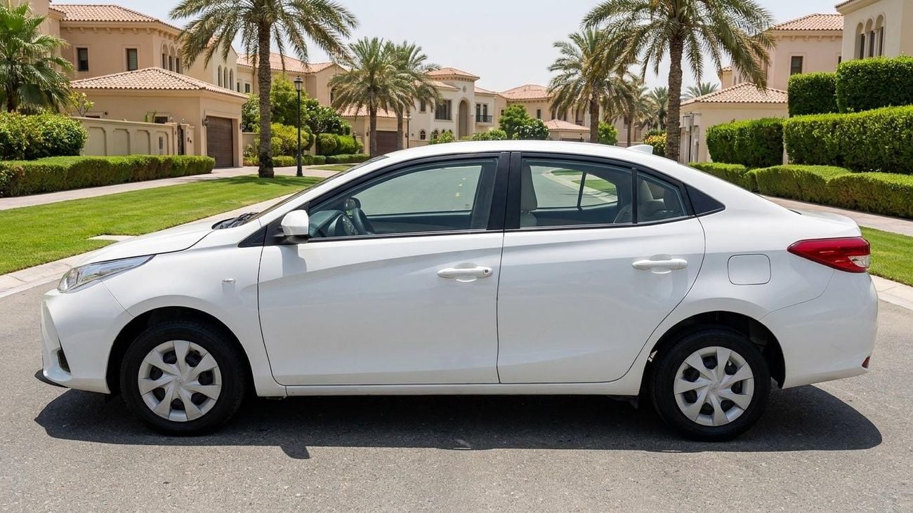 Toyota Yaris SE — фото 5