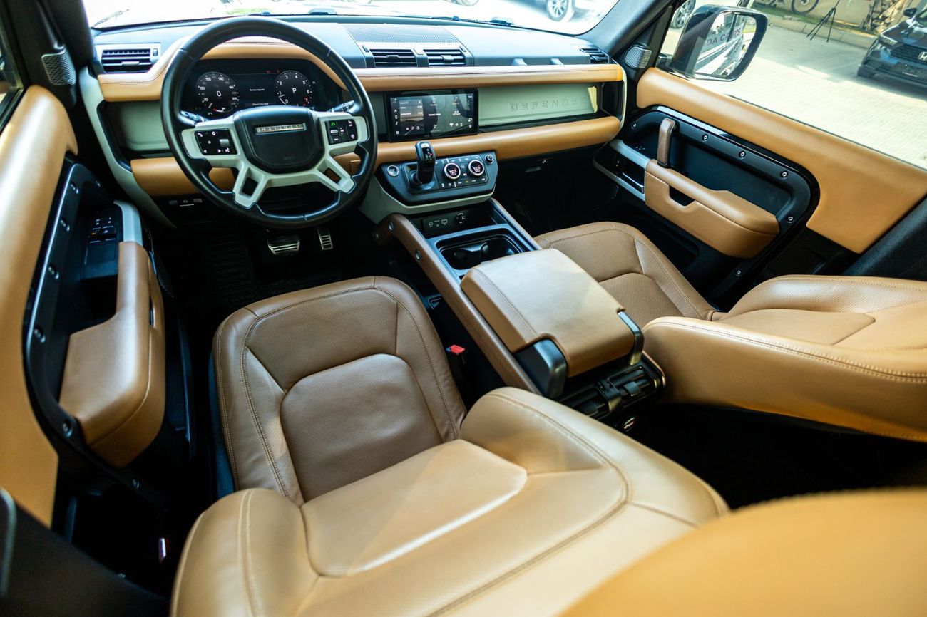 Land Rover Defender P300 90 SE 2.0L (6 Seater)