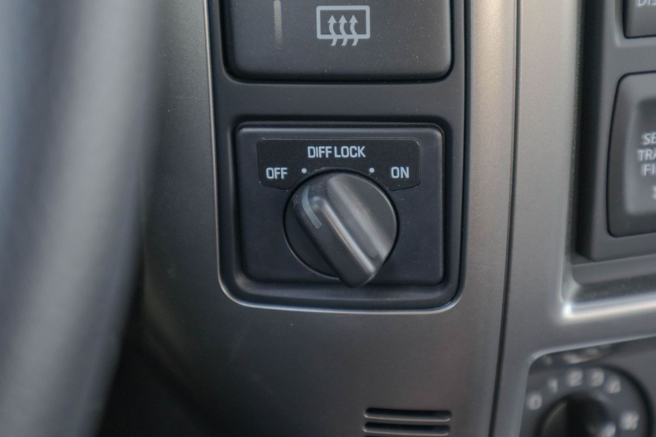 نيسان باترول سفاري nissan patrol safari 4.8L A/T 2023 model