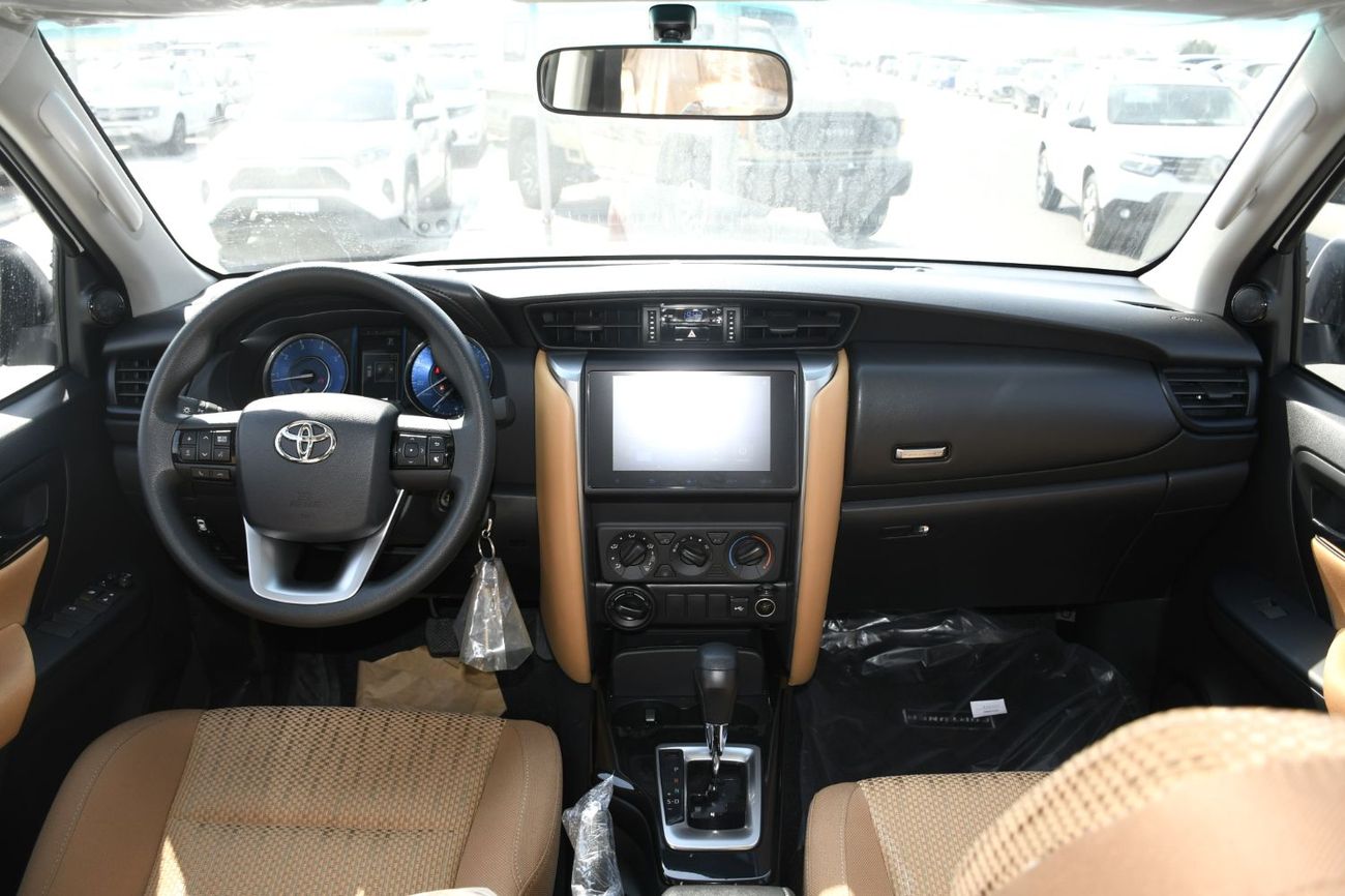 تويوتا فورتونر 2.4L V4 Diesel Automatic  7 Seats GCC (Ready Stock)