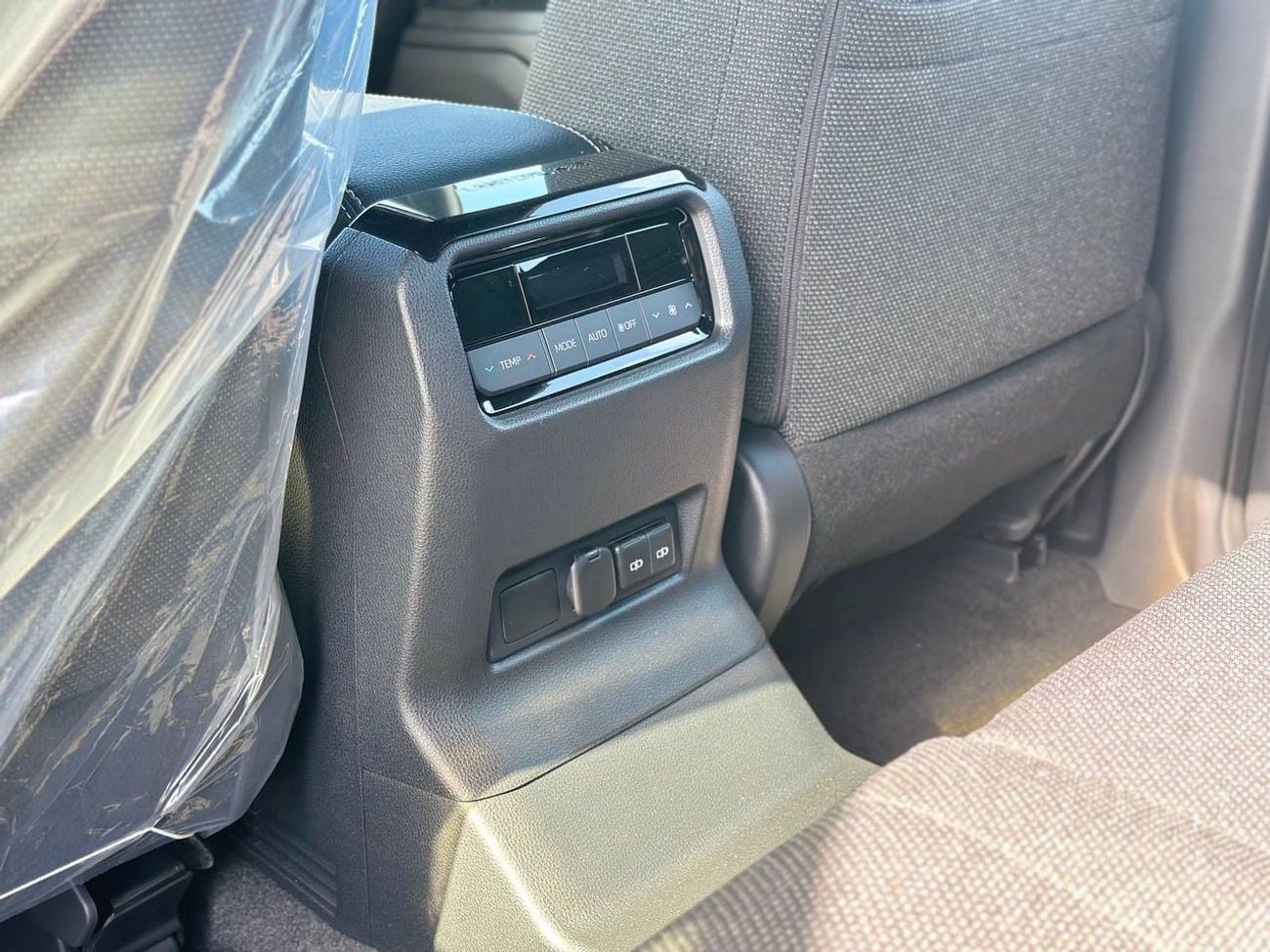 تويوتا برادو 2.8 لتر تيربو ديزل أوتوماتيك // 2026 // خيار ALR مع ثلاجة، فتحة سقف، مشغل DVD وكاميرا خلفية // عرض خ