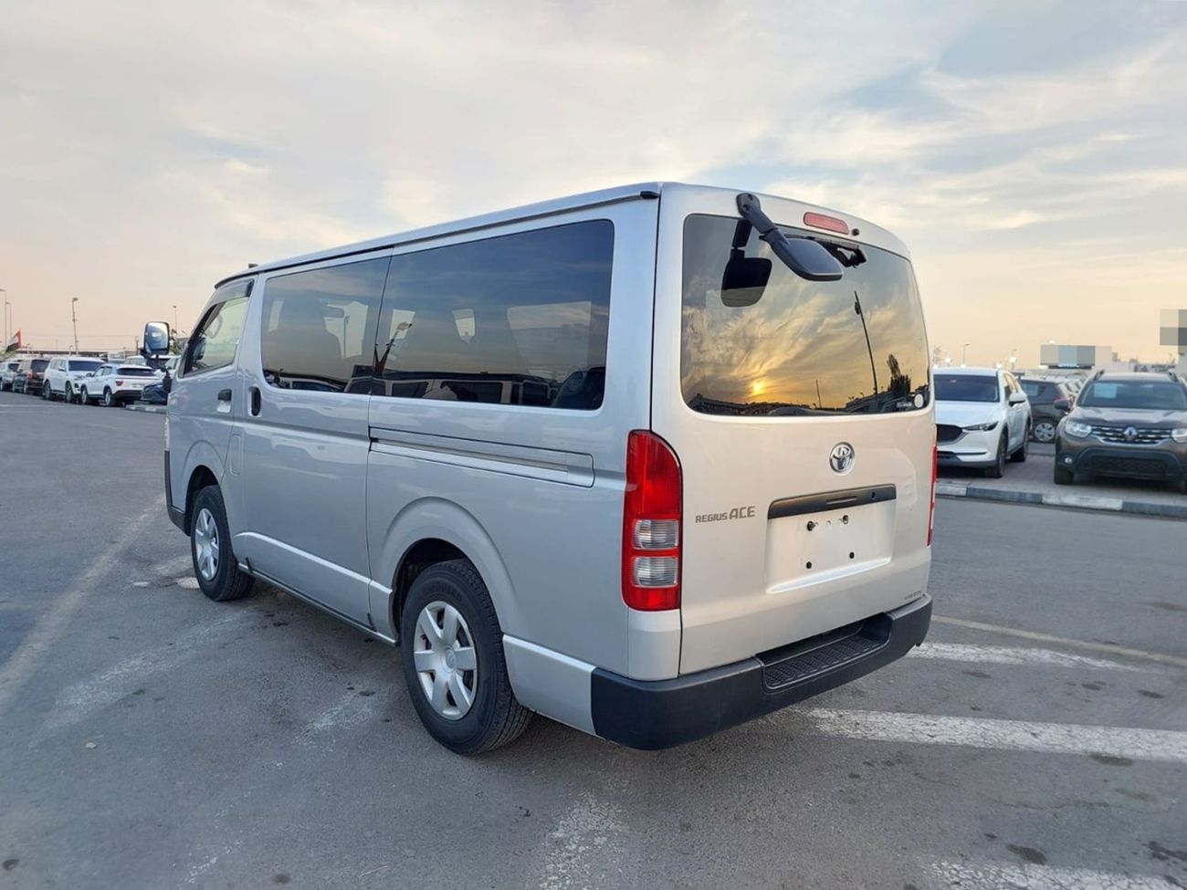 Toyota Hiace TOYOTA HIACE VAN RHD 2014 MODEL 3.0 L DIESEL AUTOMATIC(PM74812)