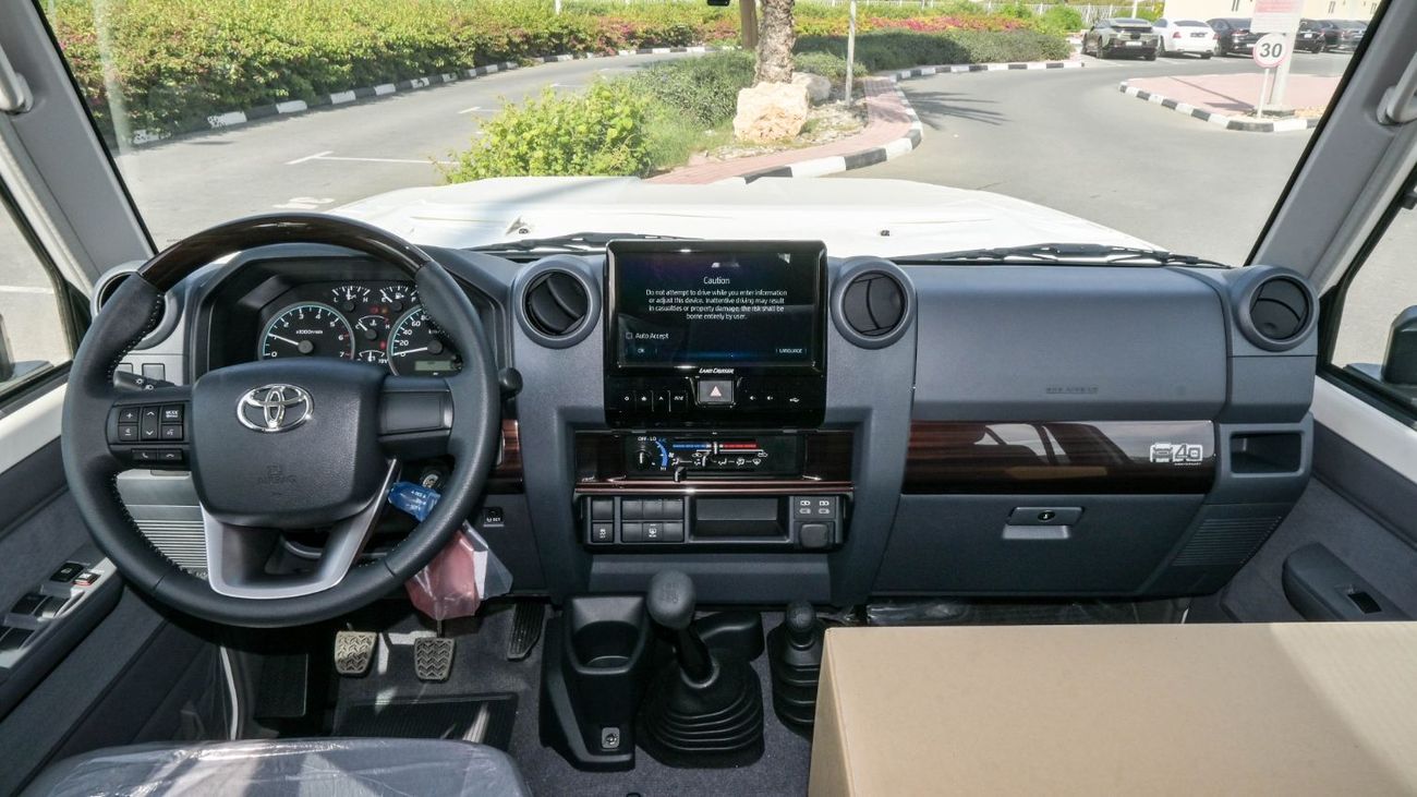 Toyota Land Cruiser 70 ECT0063 - Toyota Land Cruiser Hardtop 5 Doors - 4.0L Petrol Manual - White - LX