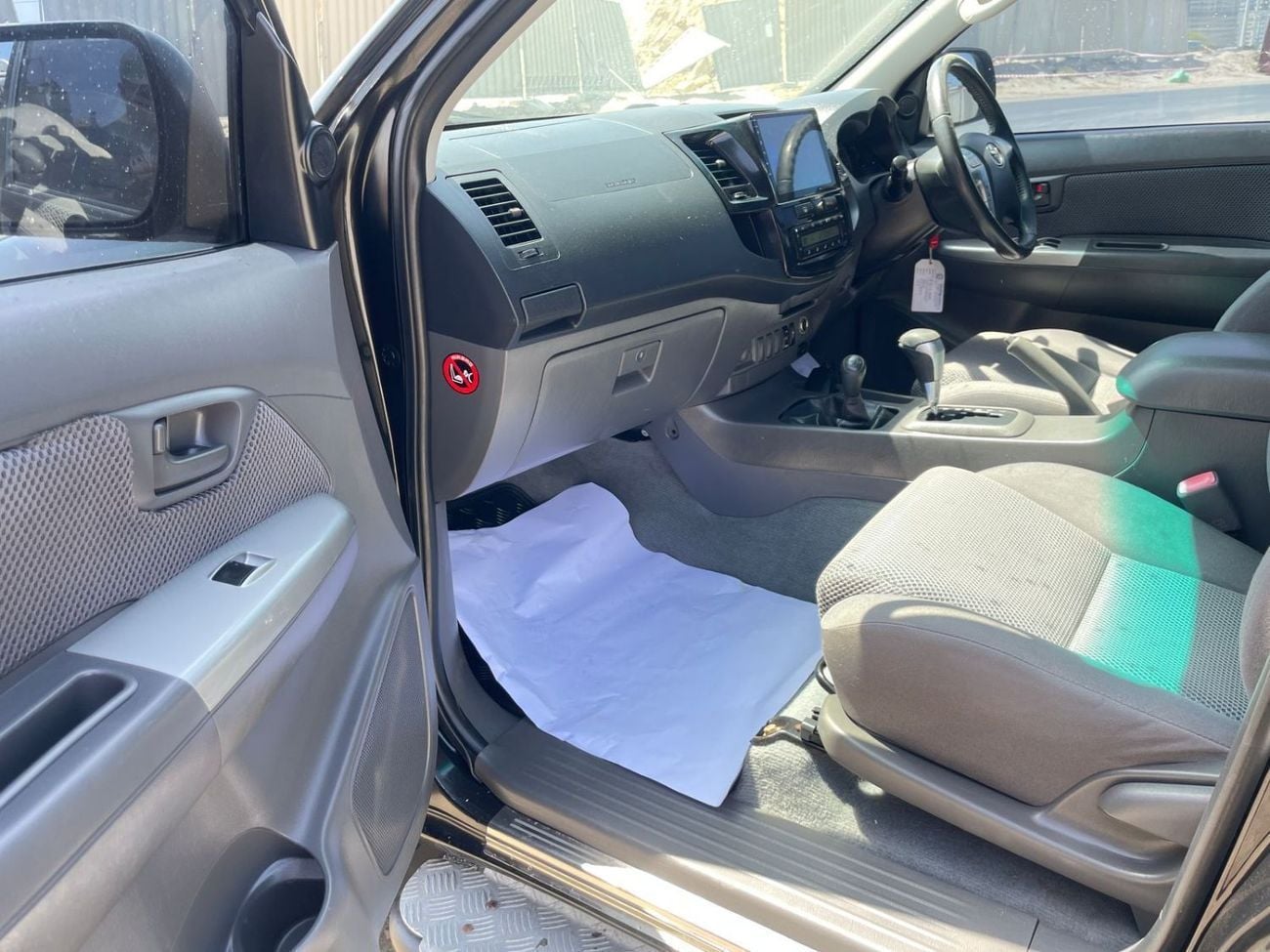 تويوتا هيلوكس DLX DIESEL 3.0 LITER ,AUTO TRANSMISSION ,RIGHT HAND DRIVE ,2013 MODEL