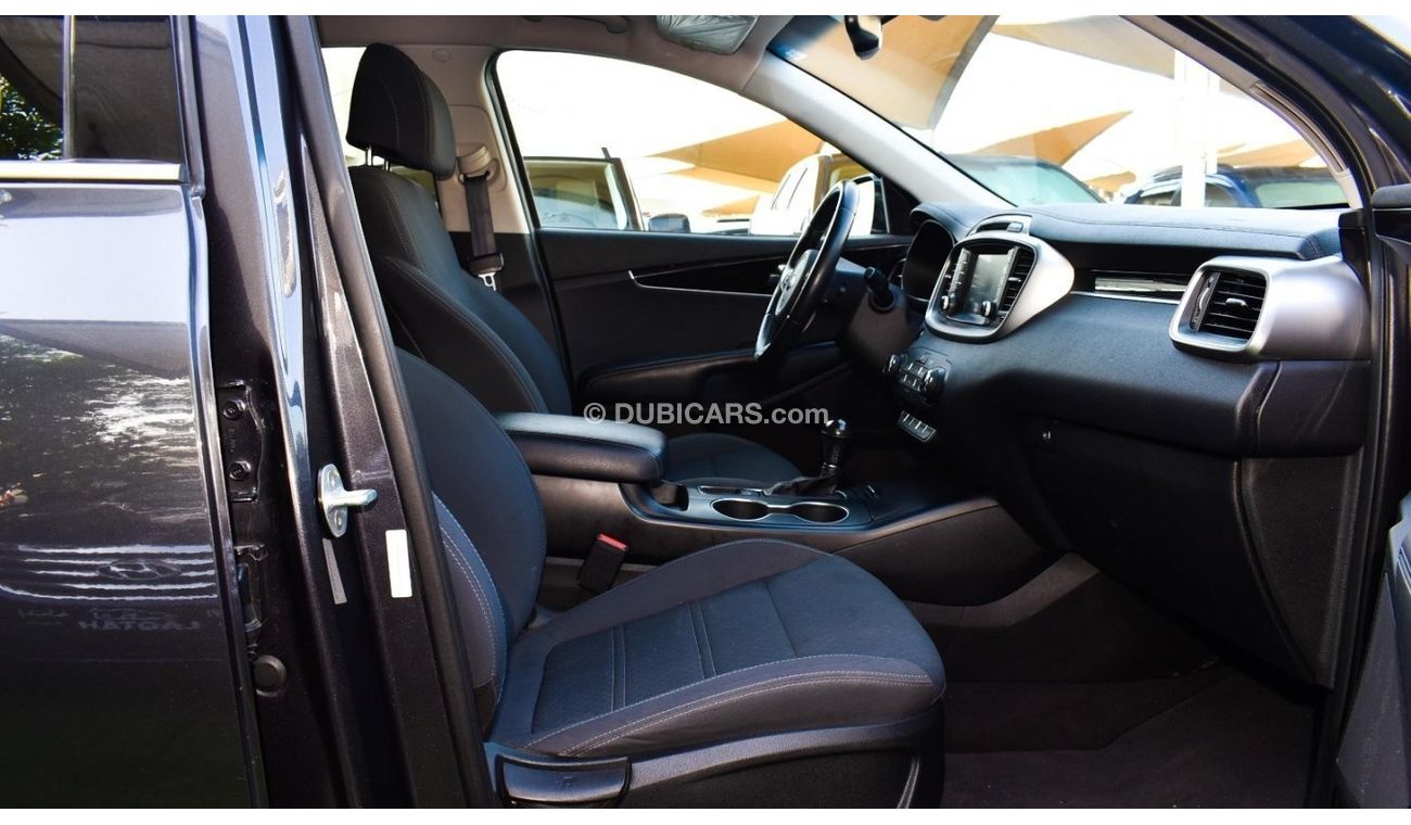 كيا سورينتو موديل 2017 وارد كندا 4 سلندر  لون رمادى  بصمة مثبت سرعة تحكم رنجات شاشة خلفية جناح خلفى بحالة ممتازة