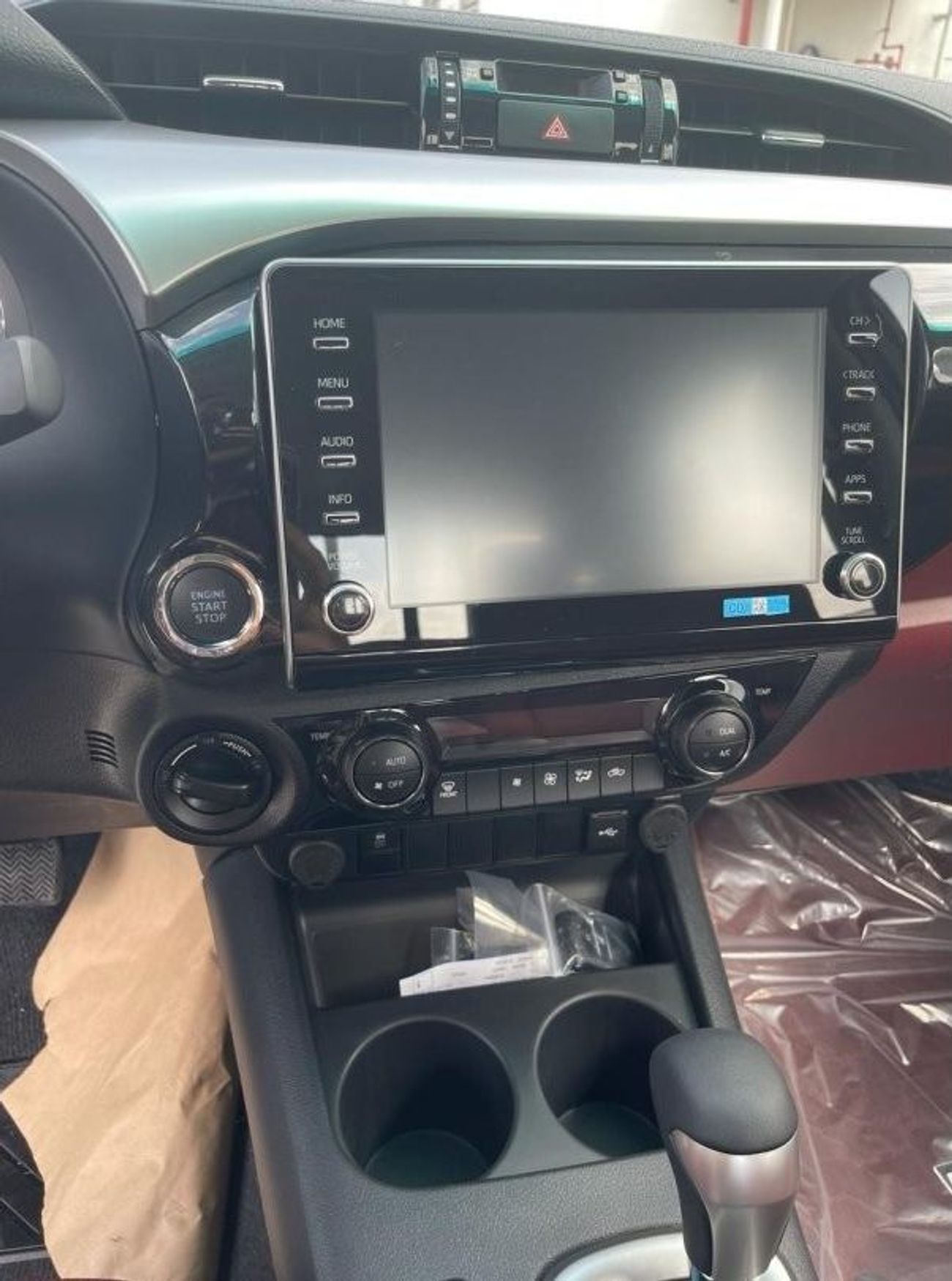 Toyota Hilux Toyota Hilux SR5 2.7L Petrol, Automatic Model 2024 Color White