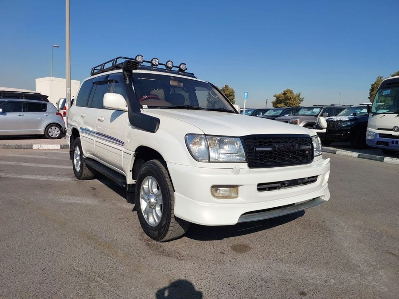 Toyota Land Cruiser TOYOTA LAND CRUISER SUV RHD 1999 MODEL 4.2 L DIESEL AUTOMATIC(PM13650)