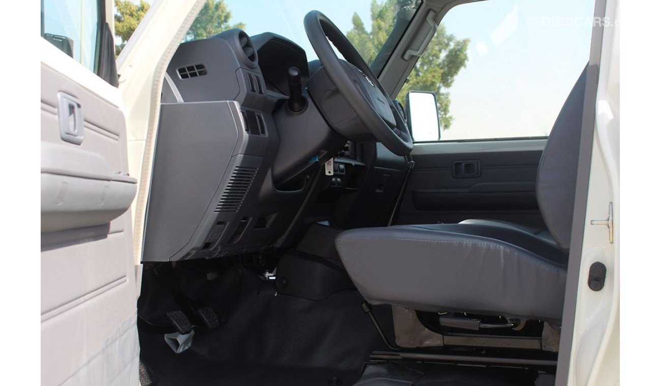 تويوتا لاند كروزر 70 HZJ76 - 10str 5Door free wheel hub - Station Wagon - 4.2L V6 Dsl for export sales