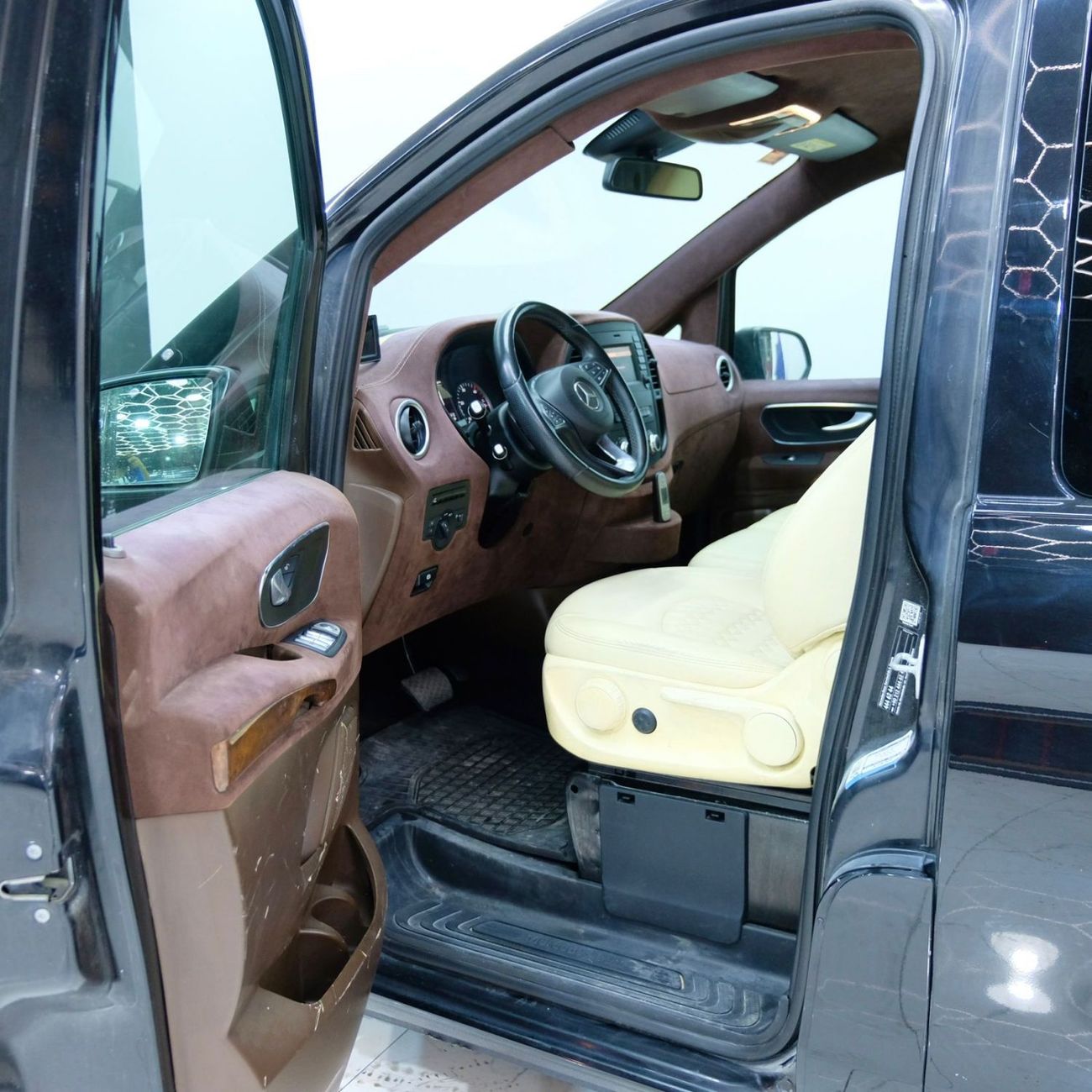 مرسيدس بنز فيتو Mercedes-Benz Vito Tourer 116 Bluetec 2015 – Black with VIP Seats Beige Interior