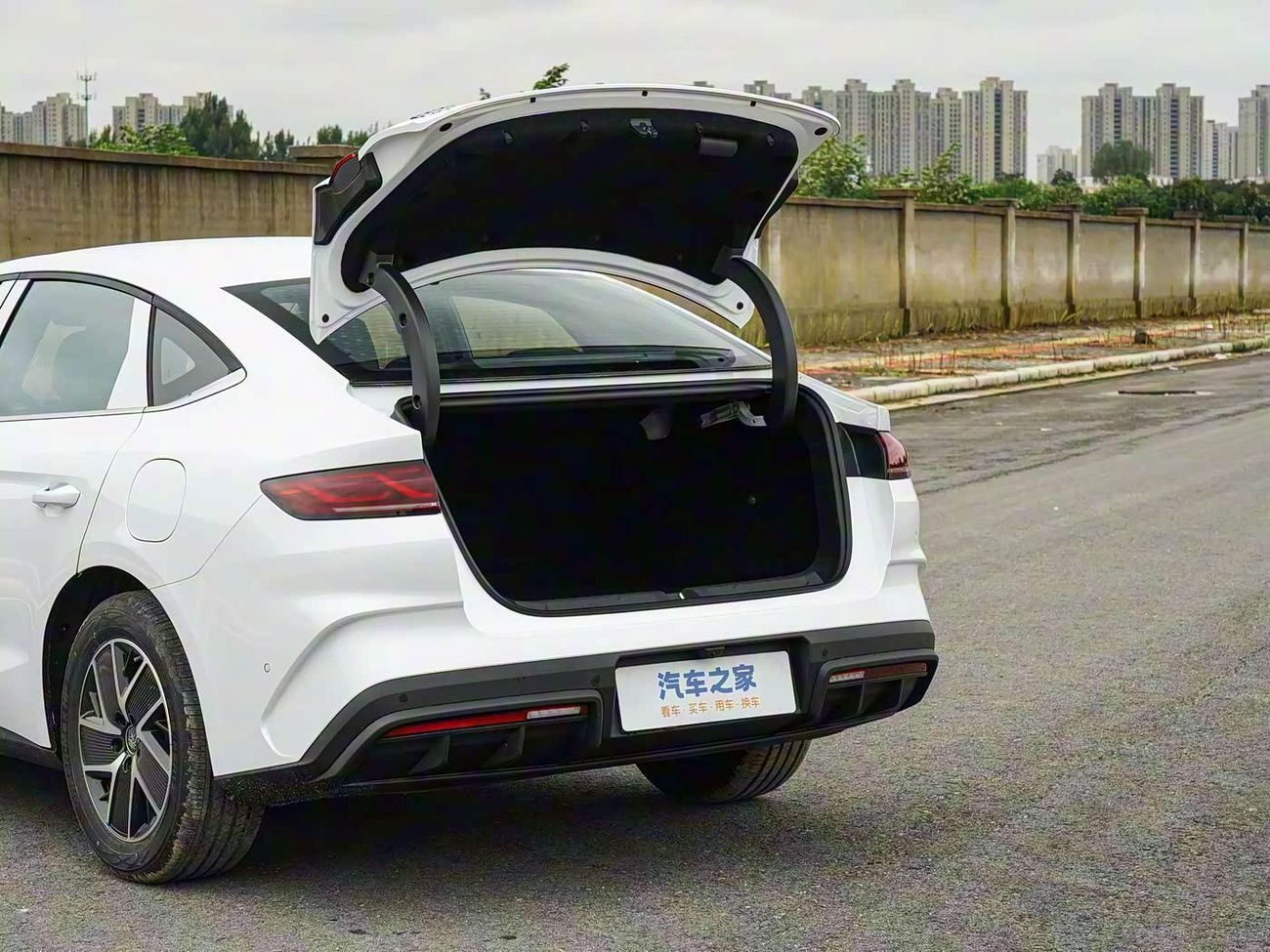 BYD Qin L DM-i BYD QIN L DMi II 128Km Leading Version II 2025 II FULL LOADED