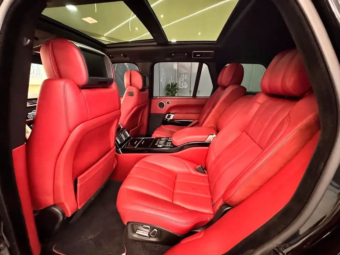 Land Rover Range Rover VOGUE SE AUTOBIOGRAPHY FACELIFT || RR VOGUE V8 || GIVEN WARRANTY || TOP RANGE || GCC || VIP CONSOLE