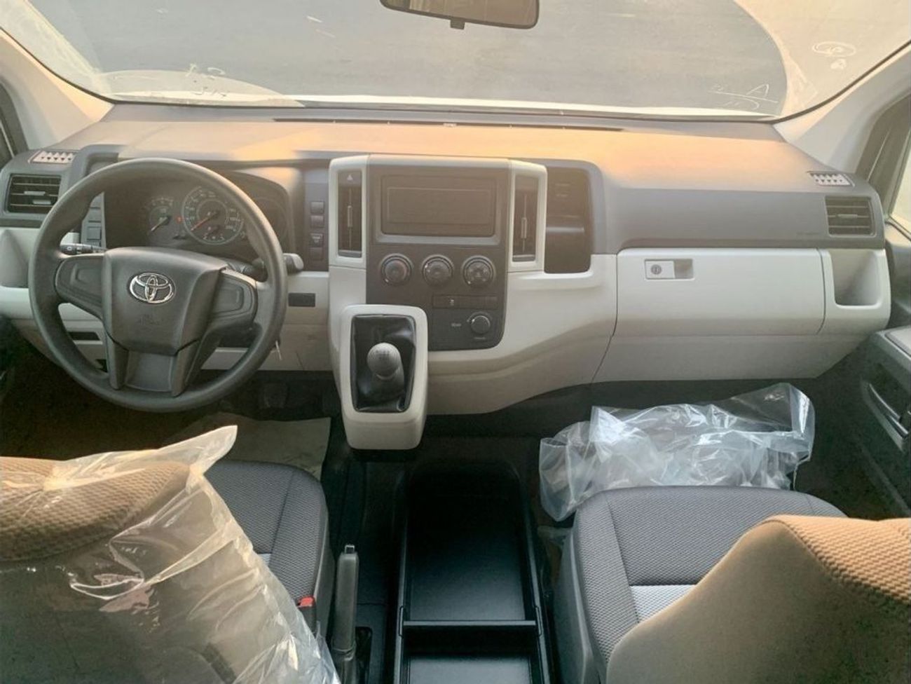 Toyota Hiace COMMUTER HR 2.800cc DSL - 14 SEATER - M/T - 23MY