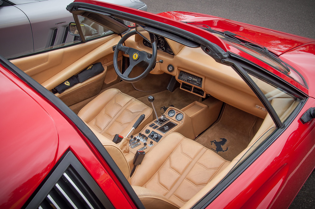 Ferrari 308 interior - Seats