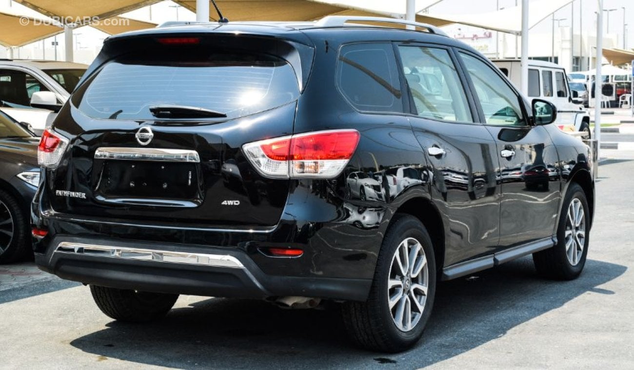 Nissan Pathfinder Nissan pathfinder 2014 GCC Specefecation Very Clean Inside And Out Side Without Accedent