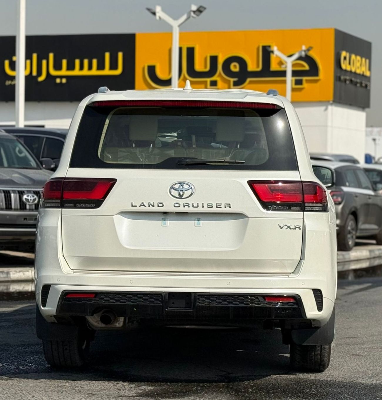 Toyota Land Cruiser Landcruiser VXR 4.0L V6 White 2026 GCC Omani